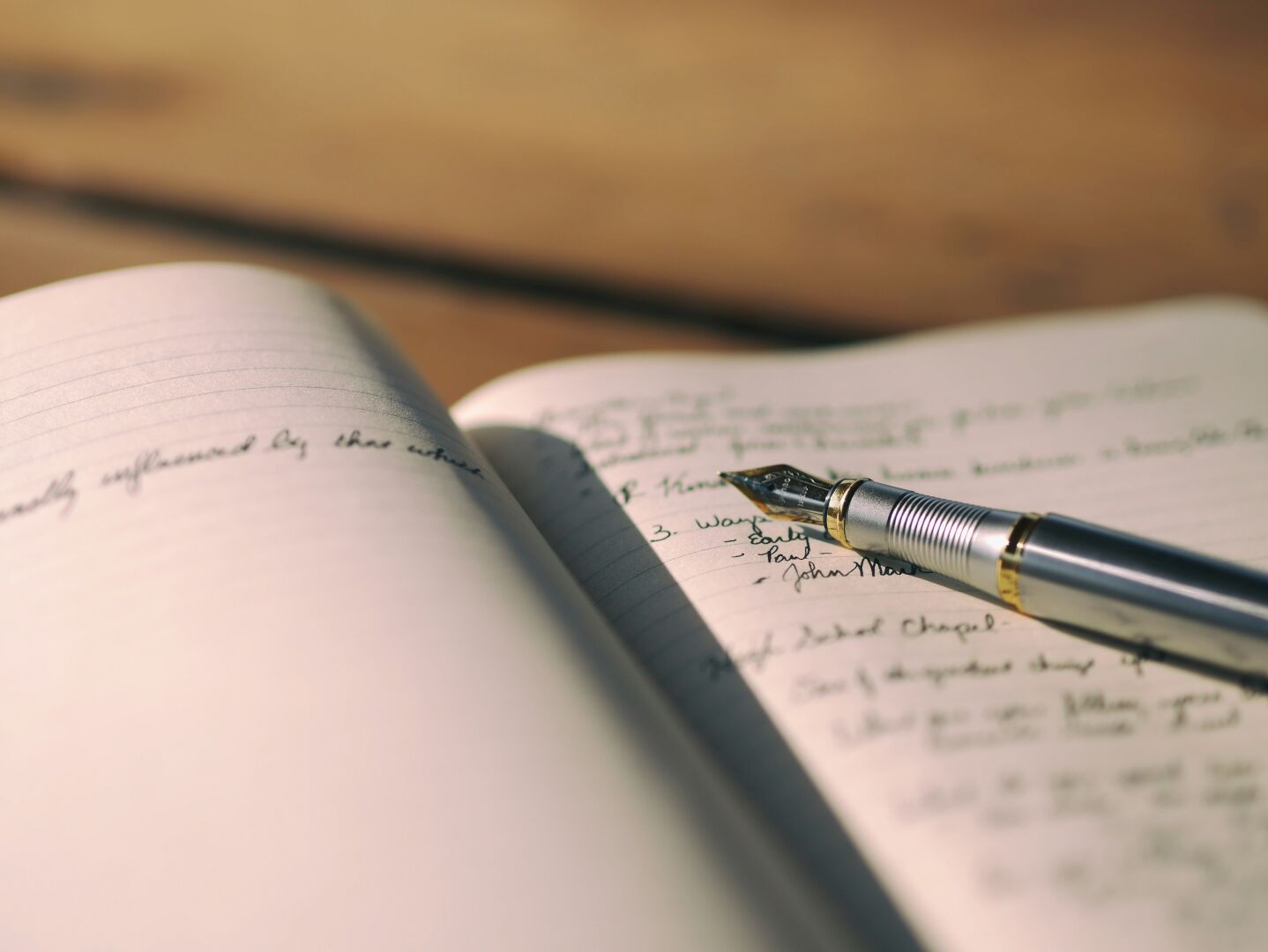 Cahier et stylo à encre