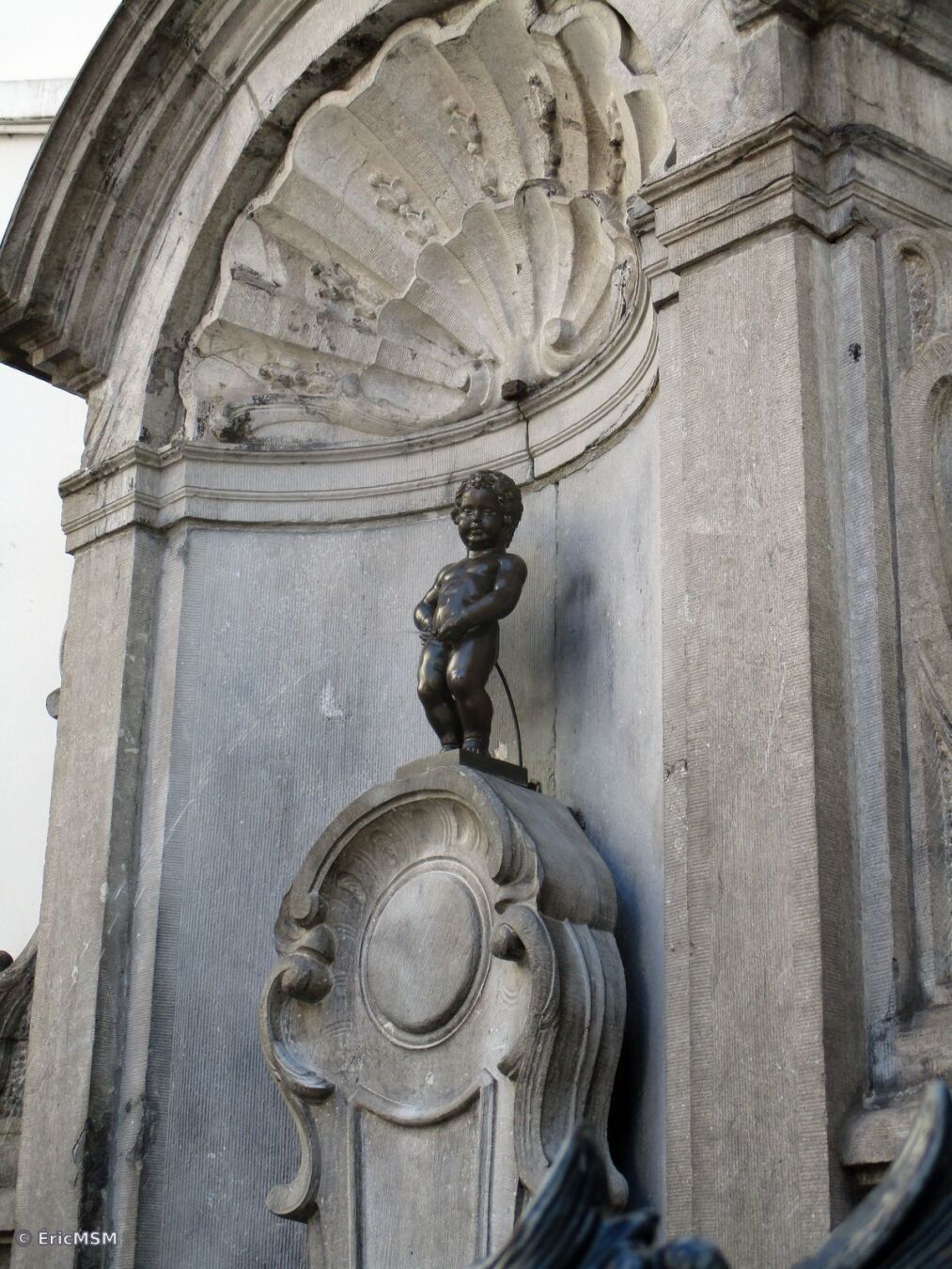 Le Manneken Pis, sans costume!