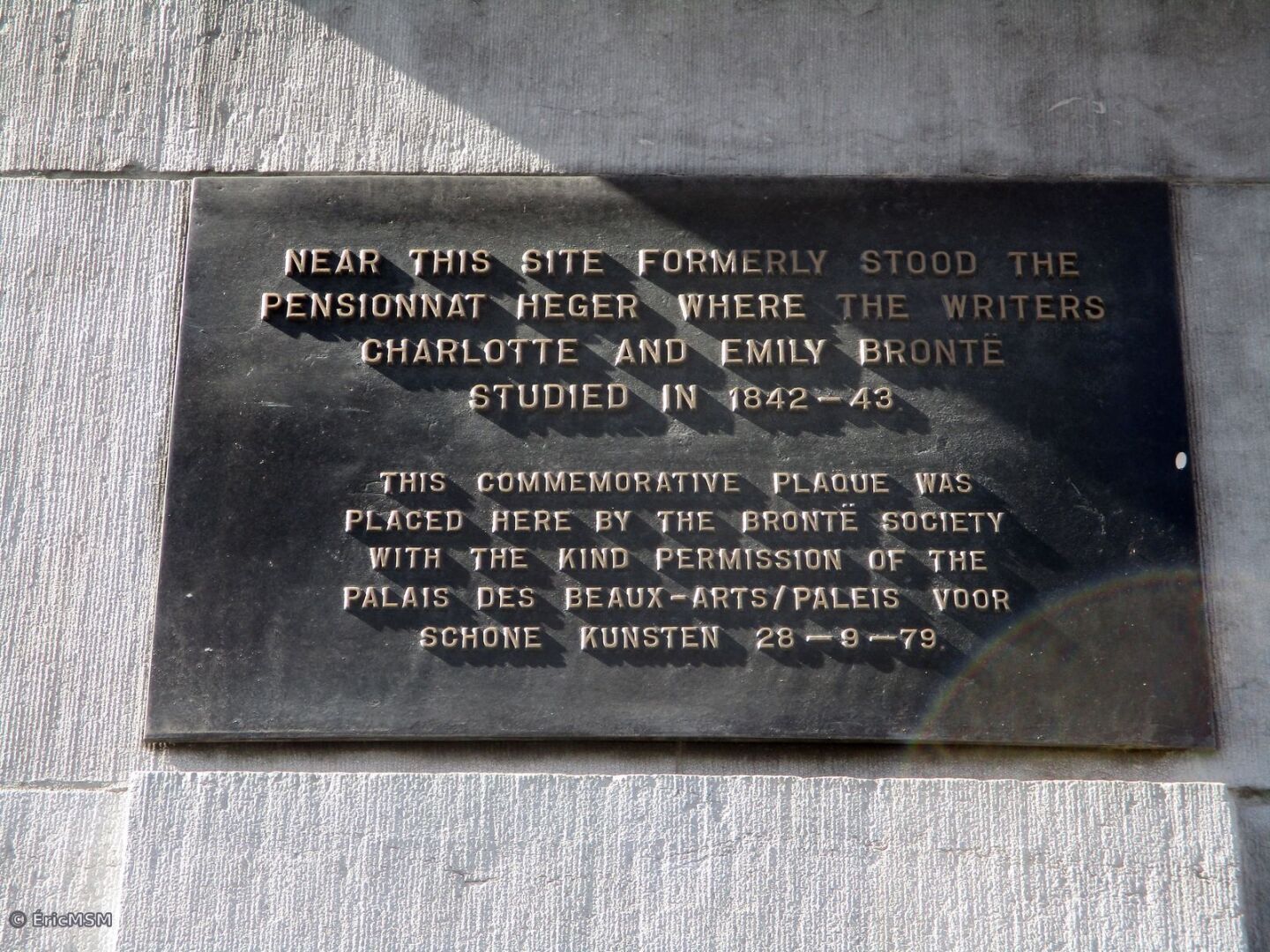 Plaque commemorative concernant les soeurs Brontë