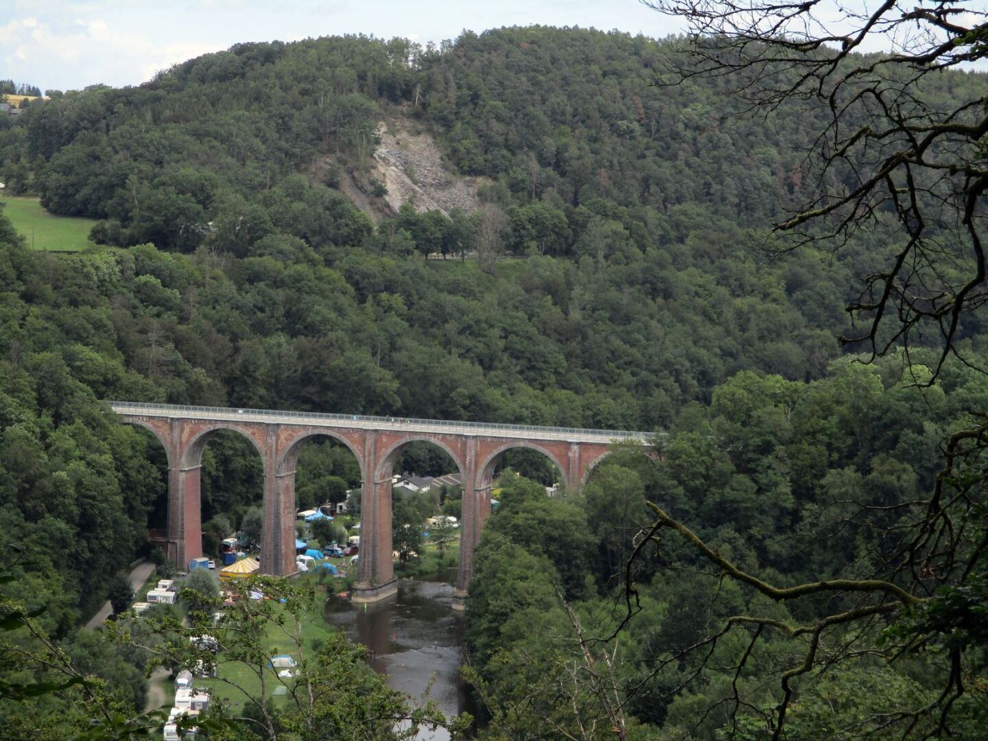 Le viaduc ferroviaire d'Herbeumont