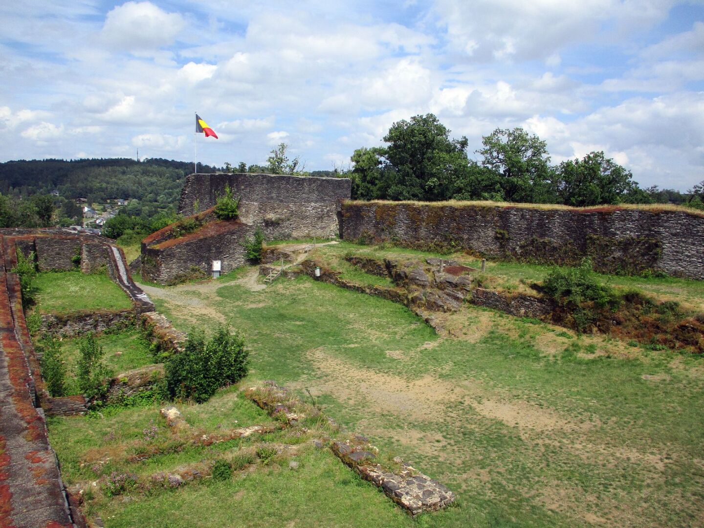 Château d'Herbeumont (ruines)