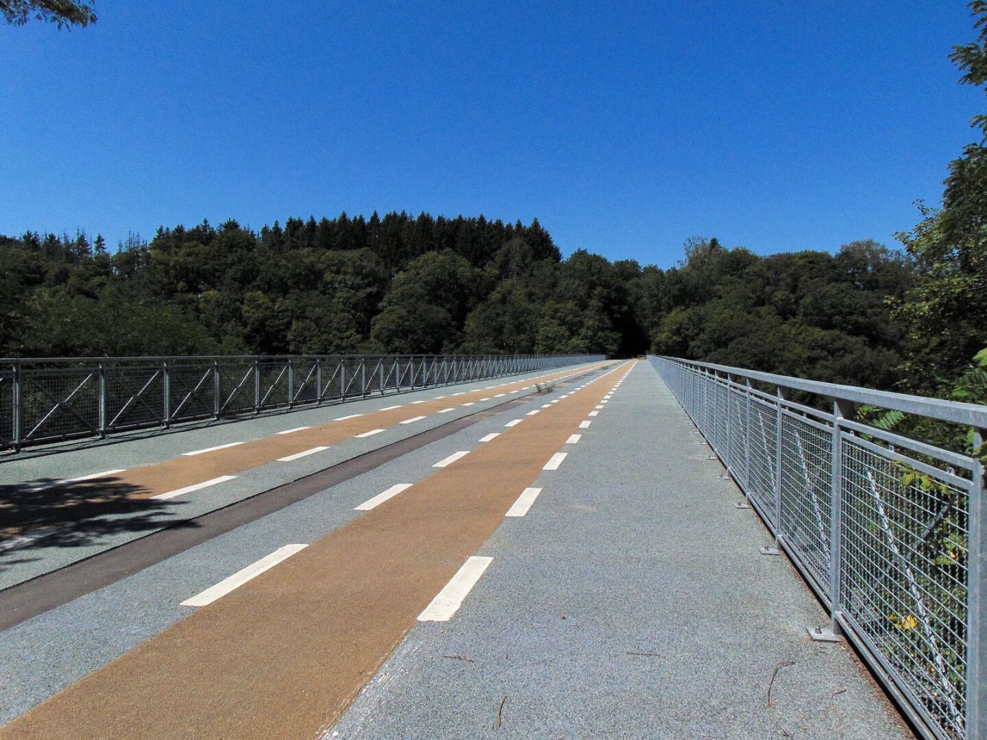Sur le viaduc d'Herbeumont